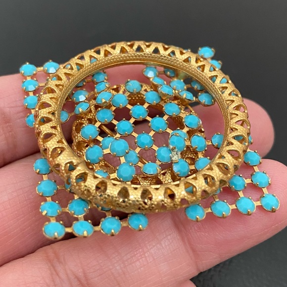 Vintage Unsigned Faux Turquoise Gold-tone Filigree Brooch - Picture 12 of 14